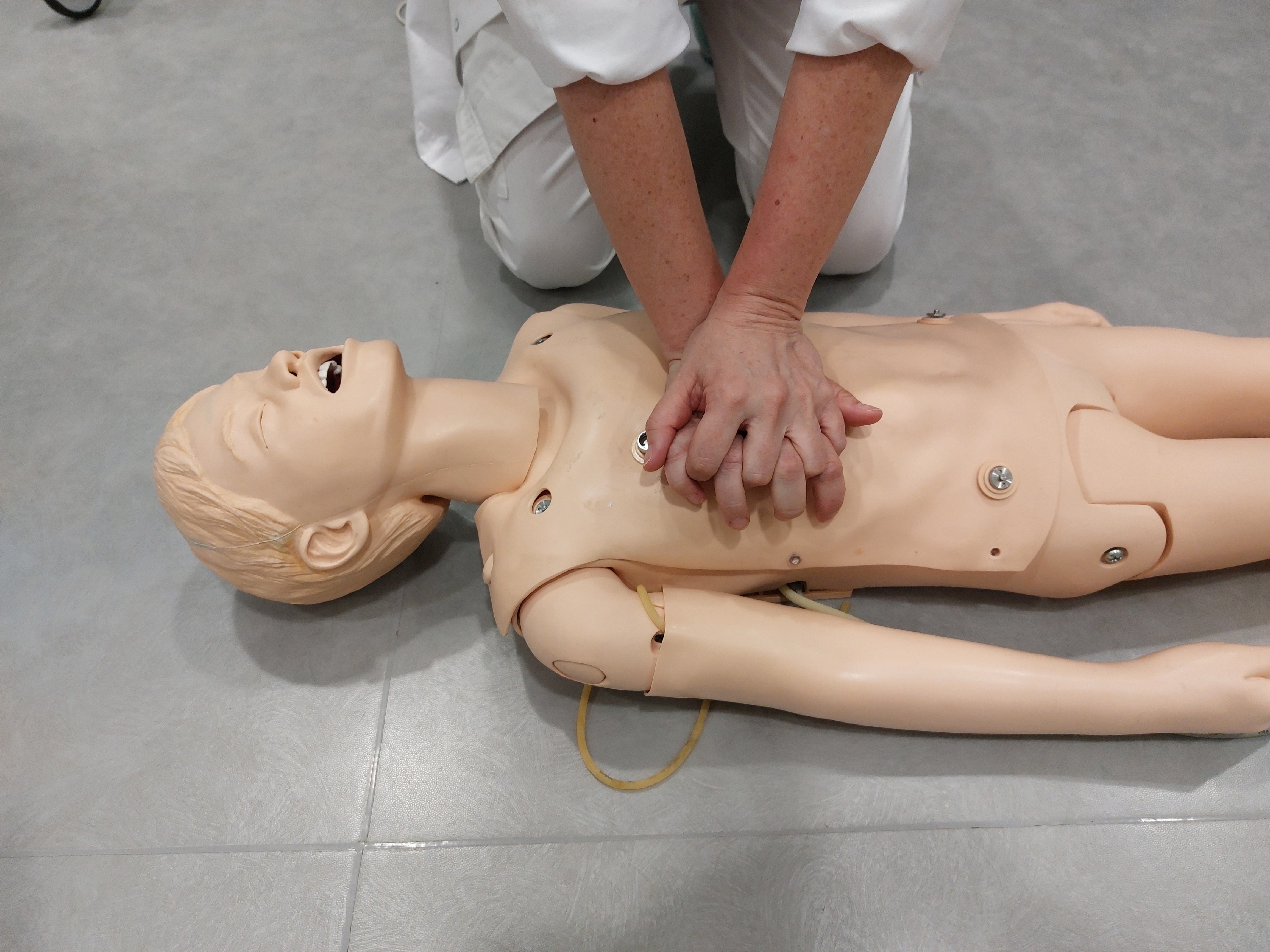 Reanimació cardiopulmonar (RCP) a nadons i nens. Com es realitza?