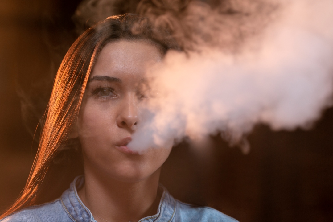 Vapejadors, bosses de nicotina i noves formes de consum: com el tabac capta als joves