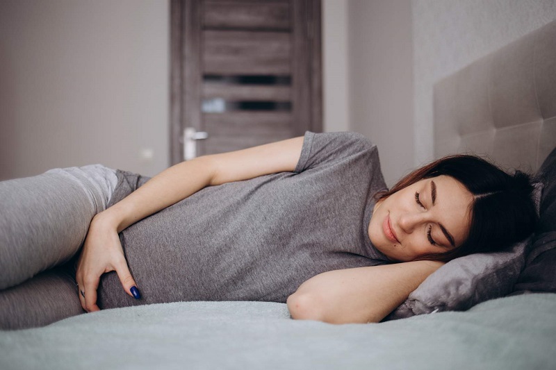 dormir sobre el costat esquerre durant l'embaràs