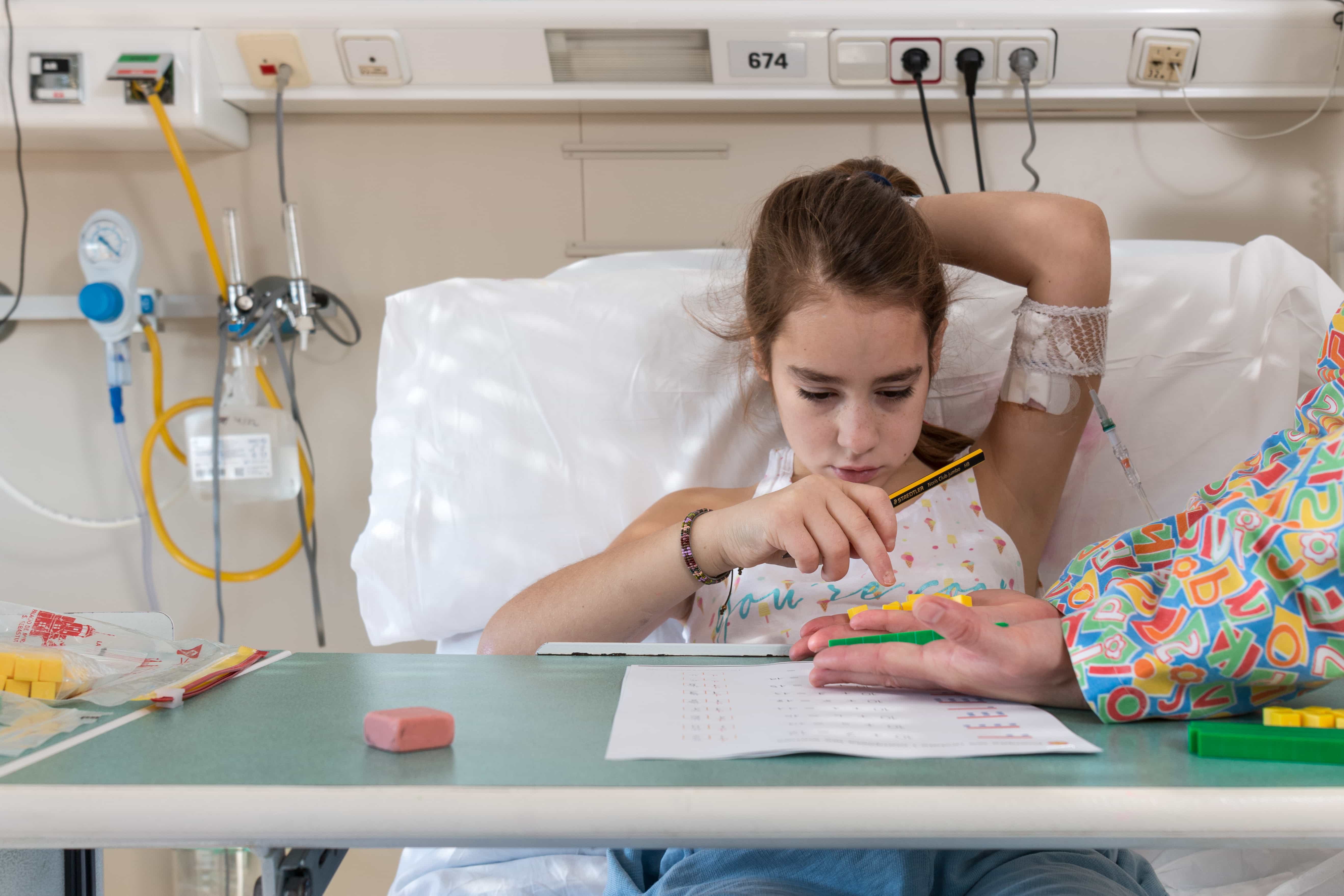 niña-ingreso-cama-hospital